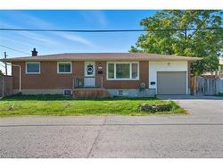 11 Rockwood Avenue  St. Catharines, ON L2P 1E3