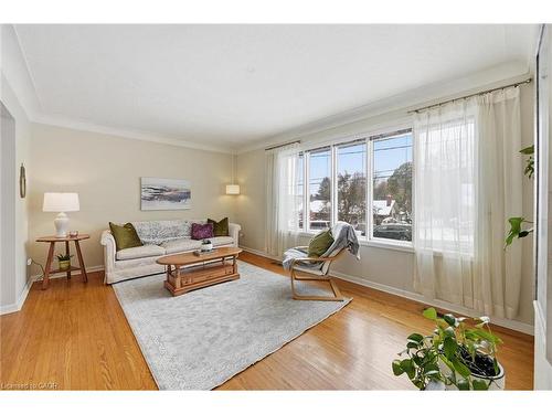 75 Flamboro Street, Waterdown, ON - Indoor Photo Showing Living Room
