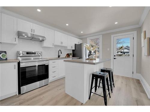 70 Robins Avenue, Hamilton, ON - Indoor Photo Showing Kitchen