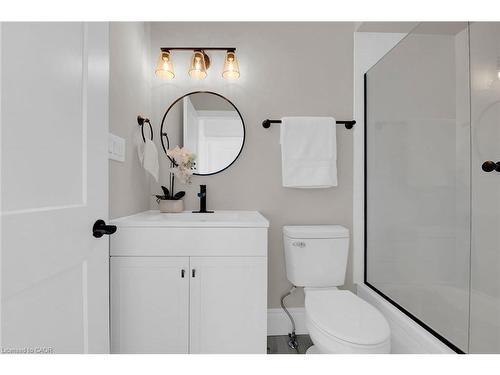 70 Robins Avenue, Hamilton, ON - Indoor Photo Showing Bathroom