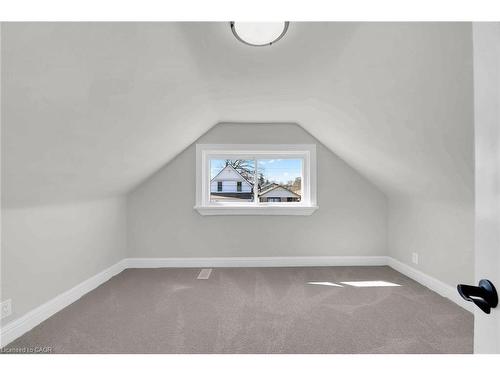 70 Robins Avenue, Hamilton, ON - Indoor Photo Showing Other Room