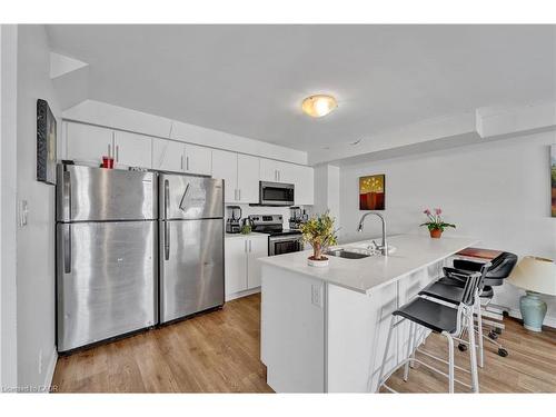 14-252 Penetanguishene Road, Barrie, ON - Indoor Photo Showing Kitchen With Upgraded Kitchen