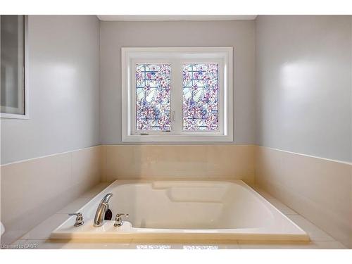 39 Mccargow Drive, Haldimand, ON - Indoor Photo Showing Bathroom