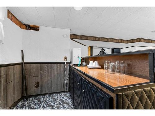30 East 13Th Street, Hamilton, ON - Indoor Photo Showing Kitchen