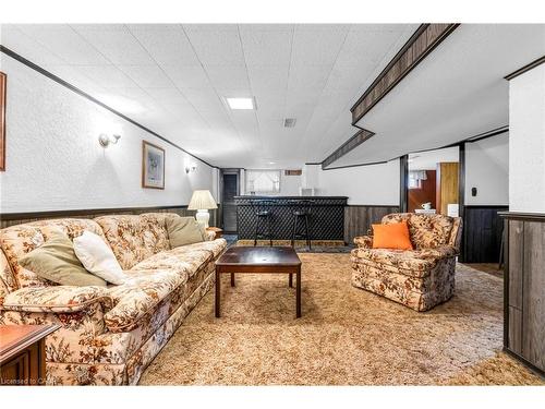 30 East 13Th Street, Hamilton, ON - Indoor Photo Showing Living Room