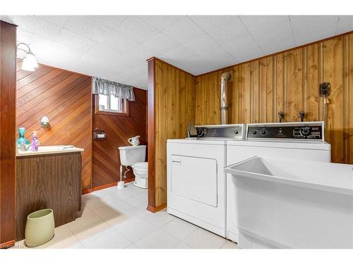 30 East 13Th Street, Hamilton, ON - Indoor Photo Showing Laundry Room