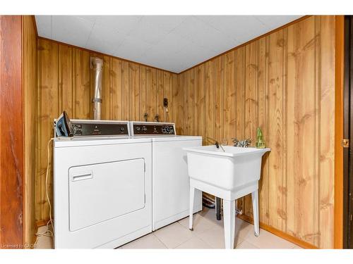 30 East 13Th Street, Hamilton, ON - Indoor Photo Showing Laundry Room