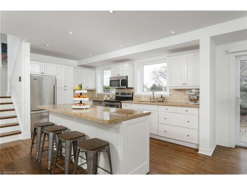 2088 Saxon Road, Oakville, ON - Indoor Photo Showing Kitchen With Stainless Steel Kitchen With Upgraded Kitchen