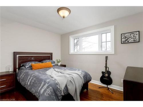 2088 Saxon Road, Oakville, ON - Indoor Photo Showing Bedroom