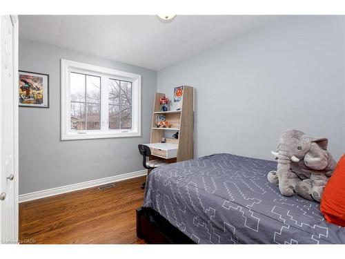2088 Saxon Road, Oakville, ON - Indoor Photo Showing Bedroom