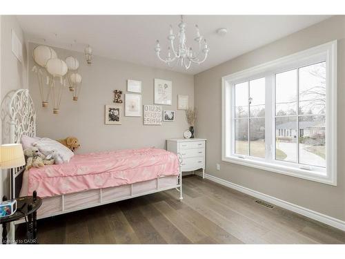 2088 Saxon Road, Oakville, ON - Indoor Photo Showing Bedroom
