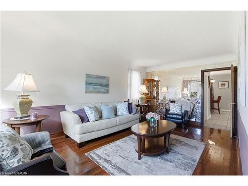 91 East 42Nd Street, Hamilton, ON - Indoor Photo Showing Living Room
