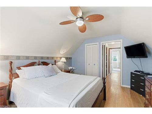 91 East 42Nd Street, Hamilton, ON - Indoor Photo Showing Bedroom