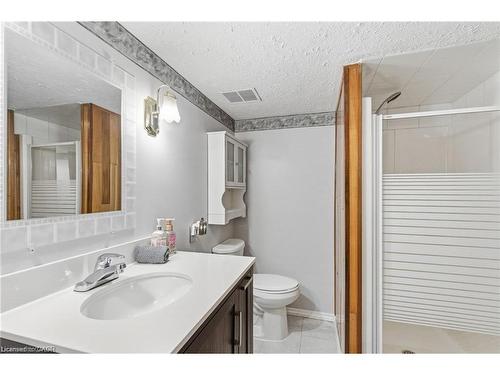 91 East 42Nd Street, Hamilton, ON - Indoor Photo Showing Bathroom