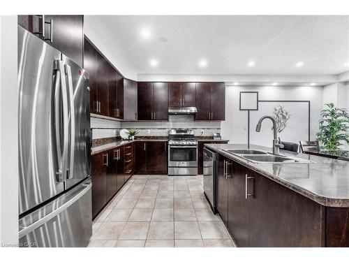 121 Steeplechase Way, Waterloo, ON - Indoor Photo Showing Kitchen With Double Sink With Upgraded Kitchen