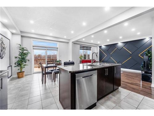 121 Steeplechase Way, Waterloo, ON - Indoor Photo Showing Kitchen
