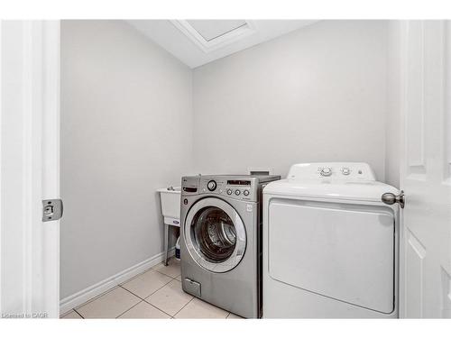 121 Steeplechase Way, Waterloo, ON - Indoor Photo Showing Laundry Room