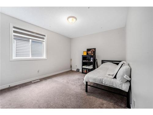 121 Steeplechase Way, Waterloo, ON - Indoor Photo Showing Bedroom