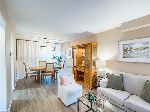 18 Willow Park Drive, Brampton, ON - Indoor Photo Showing Living Room