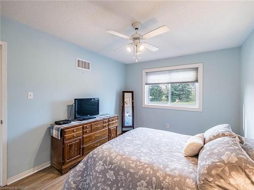 18 Willow Park Drive, Brampton, ON - Indoor Photo Showing Bedroom