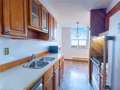 1103-966 Inverhouse Drive, Mississauga, ON - Indoor Photo Showing Kitchen With Double Sink