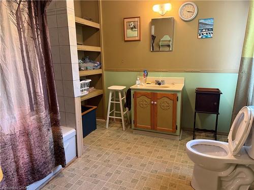 205 Locke Street N, Hamilton, ON - Indoor Photo Showing Bathroom