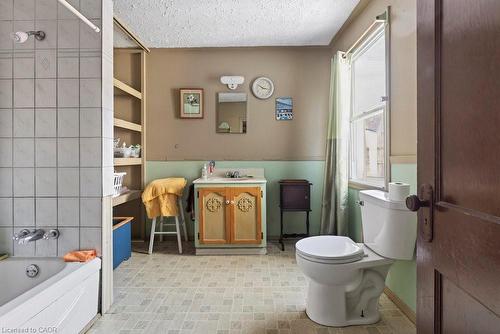 205 Locke Street N, Hamilton, ON - Indoor Photo Showing Bathroom