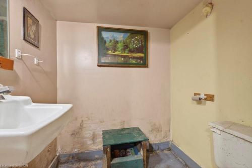 205 Locke Street N, Hamilton, ON - Indoor Photo Showing Bathroom