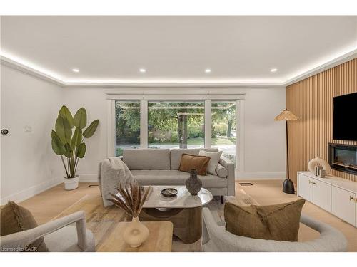 257 Strathcona Drive, Burlington, ON - Indoor Photo Showing Living Room
