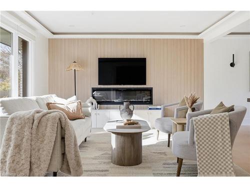 257 Strathcona Drive, Burlington, ON - Indoor Photo Showing Living Room