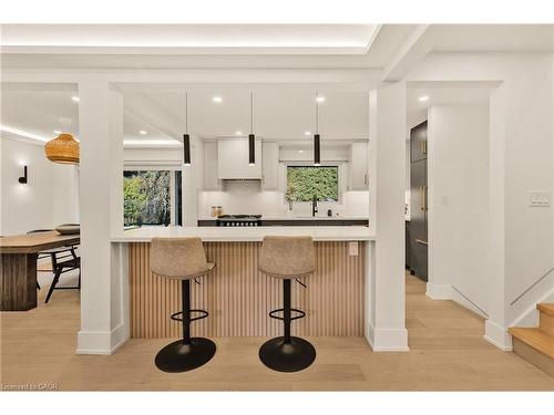 257 Strathcona Drive, Burlington, ON - Indoor Photo Showing Kitchen With Upgraded Kitchen