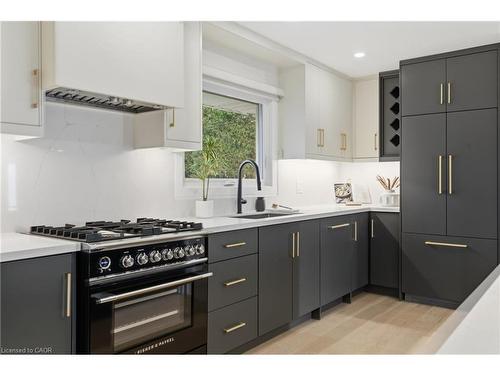 257 Strathcona Drive, Burlington, ON - Indoor Photo Showing Kitchen With Upgraded Kitchen
