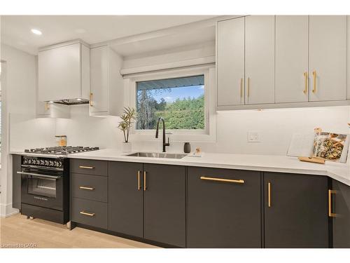 257 Strathcona Drive, Burlington, ON - Indoor Photo Showing Kitchen With Upgraded Kitchen