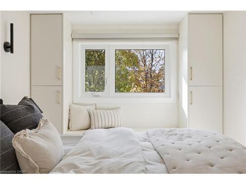257 Strathcona Drive, Burlington, ON - Indoor Photo Showing Bedroom
