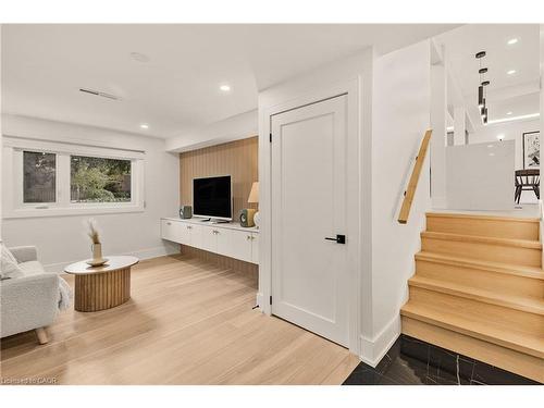 257 Strathcona Drive, Burlington, ON - Indoor Photo Showing Living Room