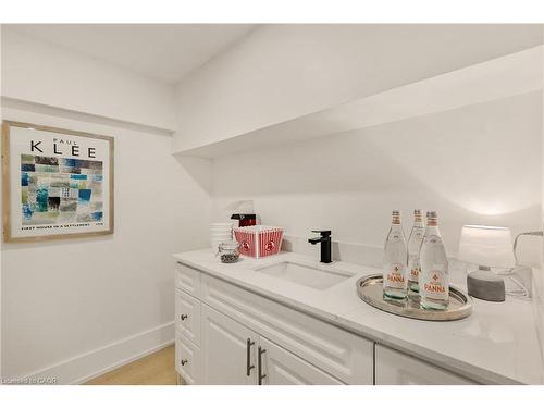 257 Strathcona Drive, Burlington, ON - Indoor Photo Showing Bathroom