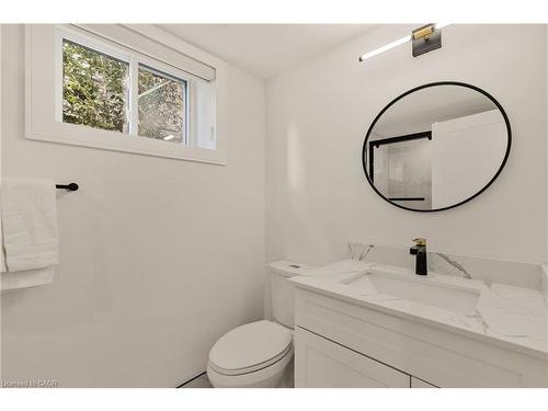 257 Strathcona Drive, Burlington, ON - Indoor Photo Showing Bathroom
