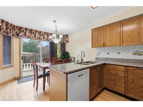 3372 Bobwhite Mews, Mississauga, ON - Indoor Photo Showing Kitchen With Double Sink