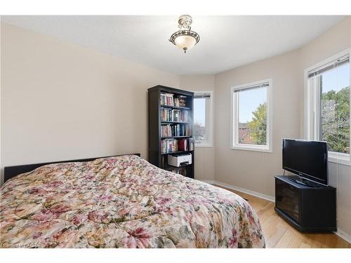 3372 Bobwhite Mews, Mississauga, ON - Indoor Photo Showing Bedroom