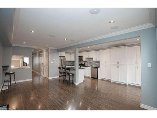 85 Chamomile Drive, Hamilton, ON - Indoor Photo Showing Living Room
