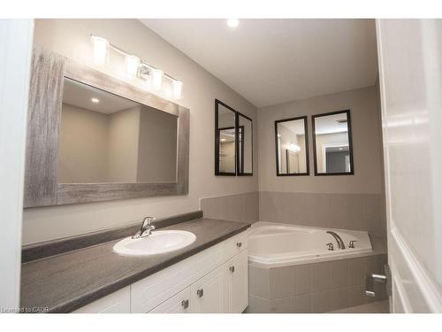 85 Chamomile Drive, Hamilton, ON - Indoor Photo Showing Bathroom