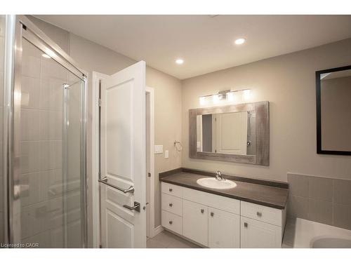 85 Chamomile Drive, Hamilton, ON - Indoor Photo Showing Bathroom