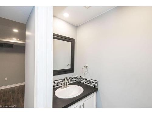 85 Chamomile Drive, Hamilton, ON - Indoor Photo Showing Bathroom