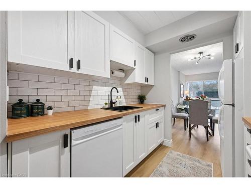 102-105 Conroy Crescent, Guelph, ON - Indoor Photo Showing Kitchen