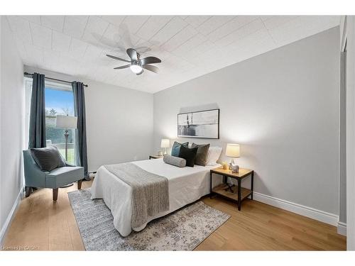 102-105 Conroy Crescent, Guelph, ON - Indoor Photo Showing Bedroom