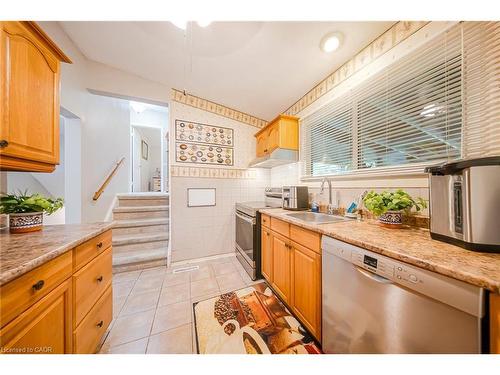 23 Coral Drive, Hamilton, ON - Indoor Photo Showing Kitchen