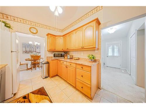 23 Coral Drive, Hamilton, ON - Indoor Photo Showing Kitchen