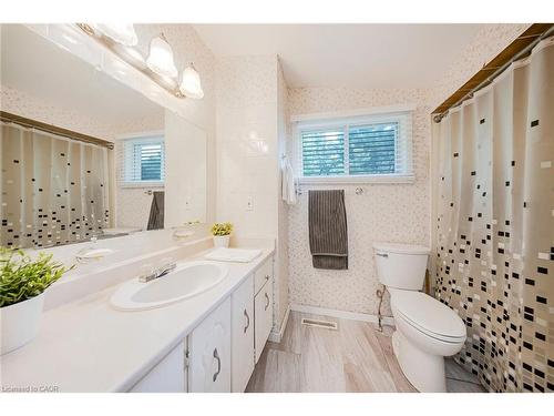23 Coral Drive, Hamilton, ON - Indoor Photo Showing Bathroom