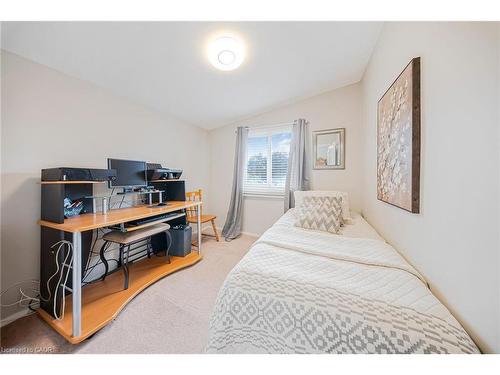23 Coral Drive, Hamilton, ON - Indoor Photo Showing Bedroom