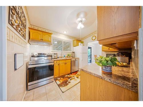 23 Coral Drive, Hamilton, ON - Indoor Photo Showing Kitchen